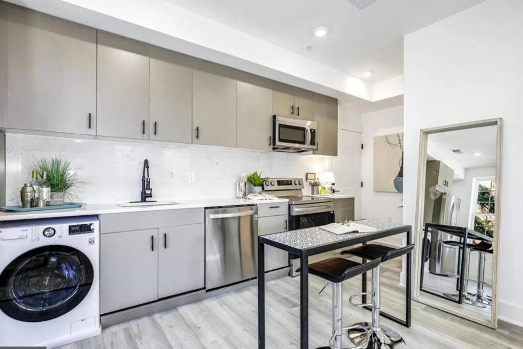 Lux Capitol Hill Vacation Home, In-House Services ワシントン エクステリア 写真